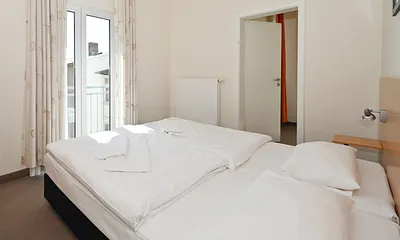 Schlafzimmer 1 Doppelbett 180 cm * 200 cm Wohnung 8