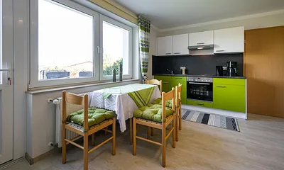 Küchenzeile mit Essplatz im Wohnzimmer