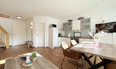 Blick auf die moderne Küchenzeile