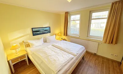 Hauptschlafzimmer mit Doppelbett