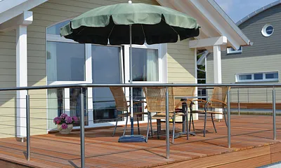 Geniessen Sie die Seeluft auf der Sonnenterrasse des Hauses