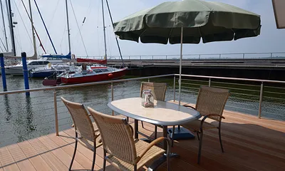 Blick von der Hochterrasse, von dort geniessen Sie den wunderschönen Sonnenuntergang