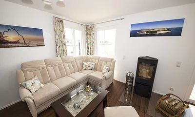 Gemütliche Couch für bis zu 6 Personen