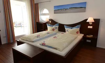 Blick ins eins der gemütlichen Schlafzimmer, alle Betten haben ein Maß von 0,90 x 2,00 m 