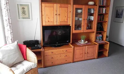 Wohnzimmerschrank mit TV-Flachbildschirm