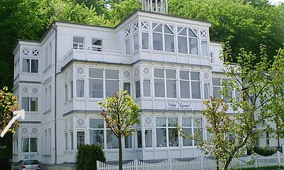 Der Pfeil weist auf die Ferienwohnung "Seejuwel".