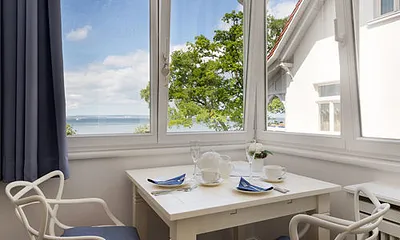 Der Eßplatz mit Seeblick.