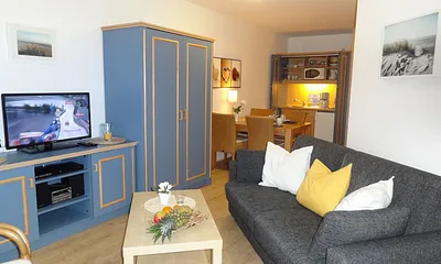 Sitzbereich und 32" LED- Flach- TV