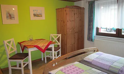 Essecke mit Kleiderschrank