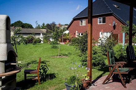 Terrasse mit Gartenmöbel 