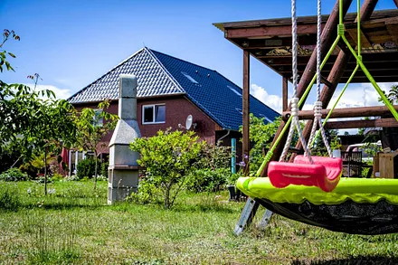 Freizeitwiese, Schaukeln und Trampolin