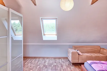 Doppelbett im Schlafzimmer