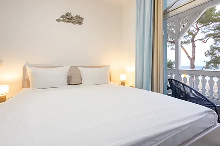 Schlafzimmer mit Doppelbett
