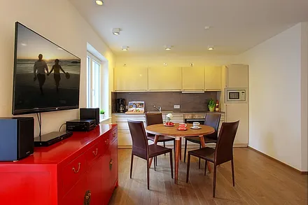 Wohn-, Ess- und Kochbereich