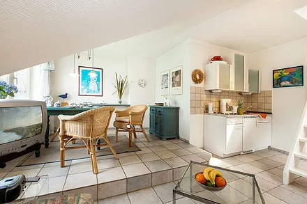 Hier der Blick zur Küchenzeile.