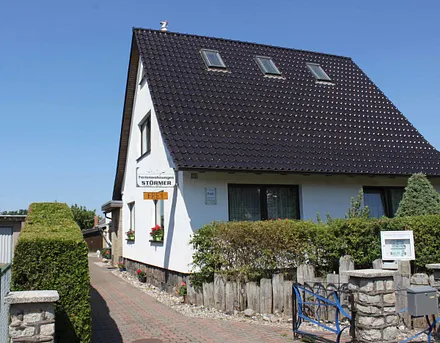 Im hinteren Teil des Hauses befindet sich die Ferienwohnung mit Terrasse