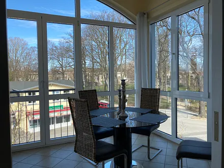 Essplatz in der Loggia