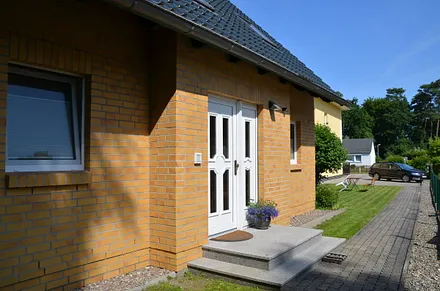 sehr ruhig / Eingangsbereich Wohnung 1 und 2