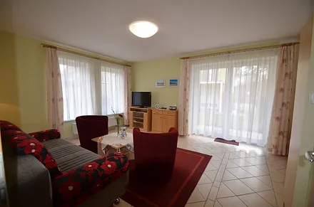 WZ mit Flachbild TV- ca 40 Programme / Radio-CD Player /WLAN