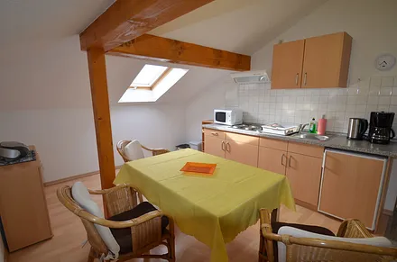 Küche mit Essbereich