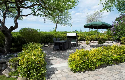 eine der separaten Sitzgruppen im Garten 