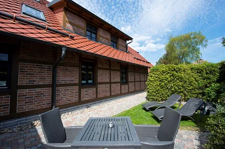 eine der separaten Sitzgruppen im Garten