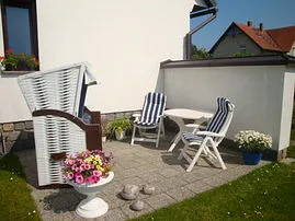 Die Terrasse mit Strandkorb