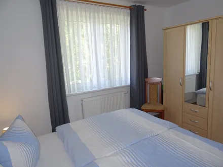 1. Schlafzimmer andere Ansicht, Verdunklungsgardine