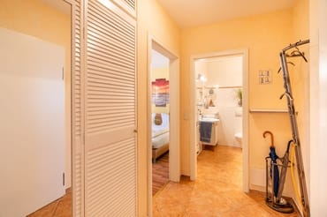 7_Flur - Blick aus Richtung Wohnzimmer