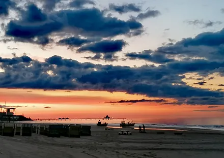 romantischer Sonnenuntergangshimmel