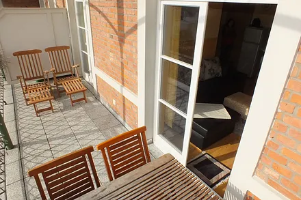 Großer Balkon zur Ostseite: Genießen Sie bei schönem Wetter hier ein sonniges Frühstück und Abends in geschützter Lage ein Glas Rotwein