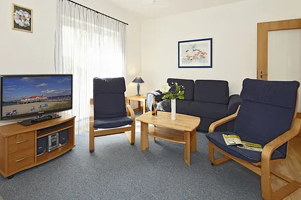 Wohnzimmer mit komfortabler Schlafcouch