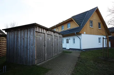 Schuppen hinterm Haus