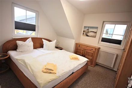 Schlafzimmer mit Doppelbett