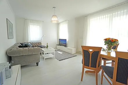 Wohnzimmer mit Esstisch