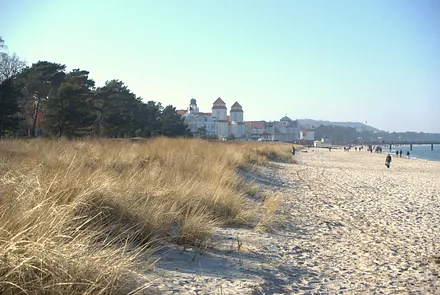 Ein schöner Herbstspaziergang am Strand