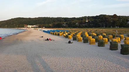 der Mai ist gekommen, die Badegäste finden sich ein