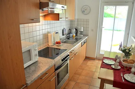 sehr gut ausgestattete Küche