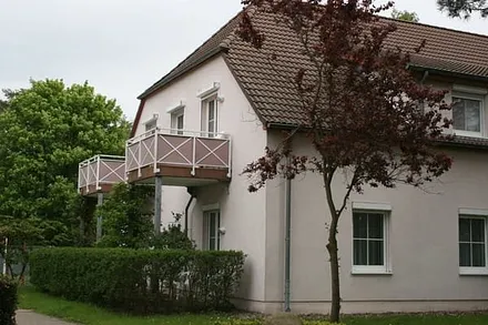 Blick auf das Objekt, gemütlicher Balkon mit Blick ins Grüne