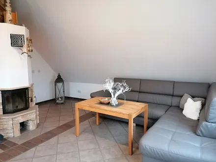 gemütliches Wohnzimmer mit Kamin