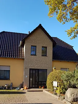 Vorderansicht von unserem Haus