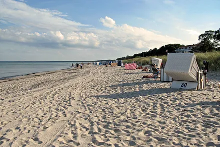 Strand von Juliusruh, nur 100 m von der Strandresidenz enfernt - Blick nach rechts