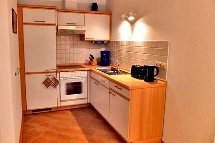 komplett eingerichtete Küchenzeile