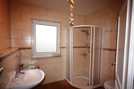 Tageslichtbad mit Dusche/WC