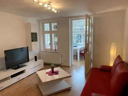 Wohnzimmer mit Zugang zur Loggia