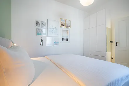 Schlafzimmer mit Doppelbett