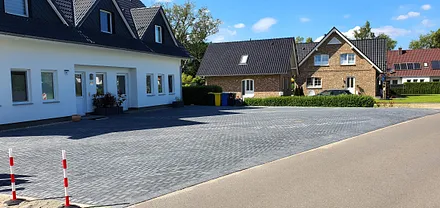 Neuer Parkplatz vorm Haus 2024