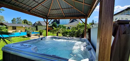 Überdachter Whirlpool - Jacuzzi 2024