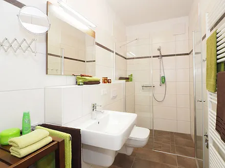 Bad mit ebenerdiger Dusche