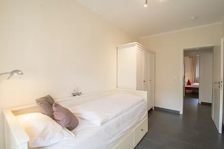 Schlafzimmer mit Tandembett (zum Ausziehen)